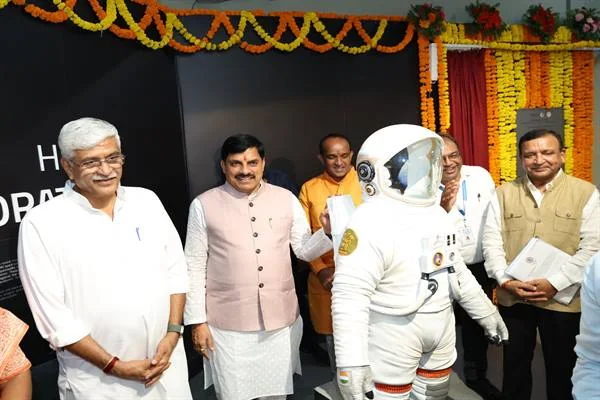 भोपाल आंचलिक विज्ञान केंद्र में अंतरिक्ष दीर्घा लोकार्पण का विज्ञप्ति चित्र
